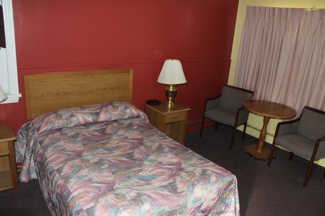 Crest Motel Bartlett Екстер'єр фото