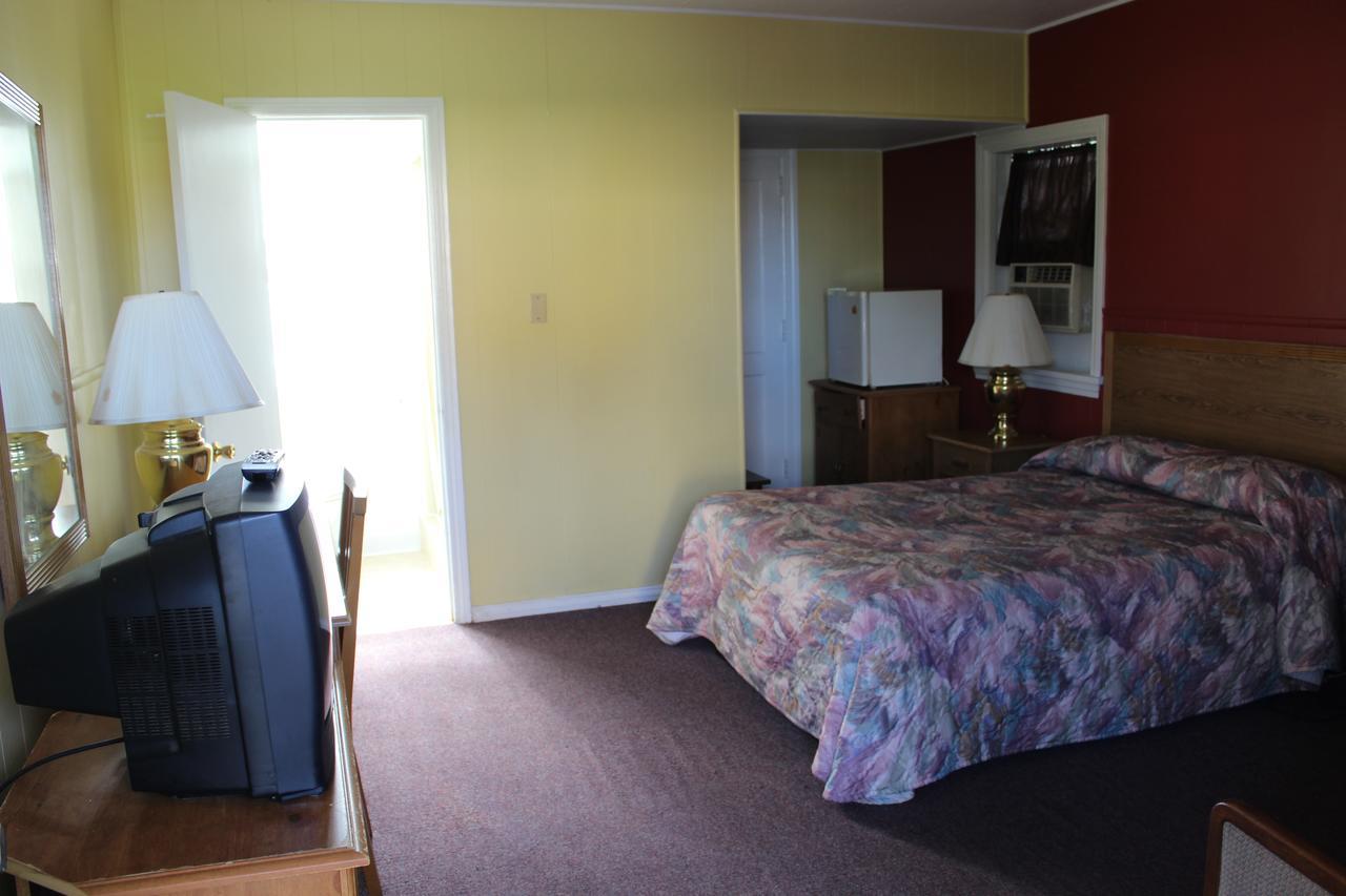 Crest Motel Bartlett Екстер'єр фото