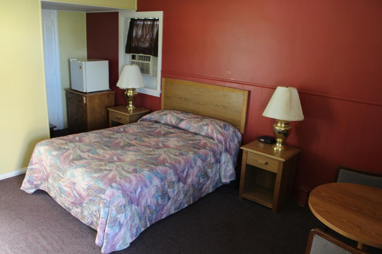 Crest Motel Bartlett Екстер'єр фото