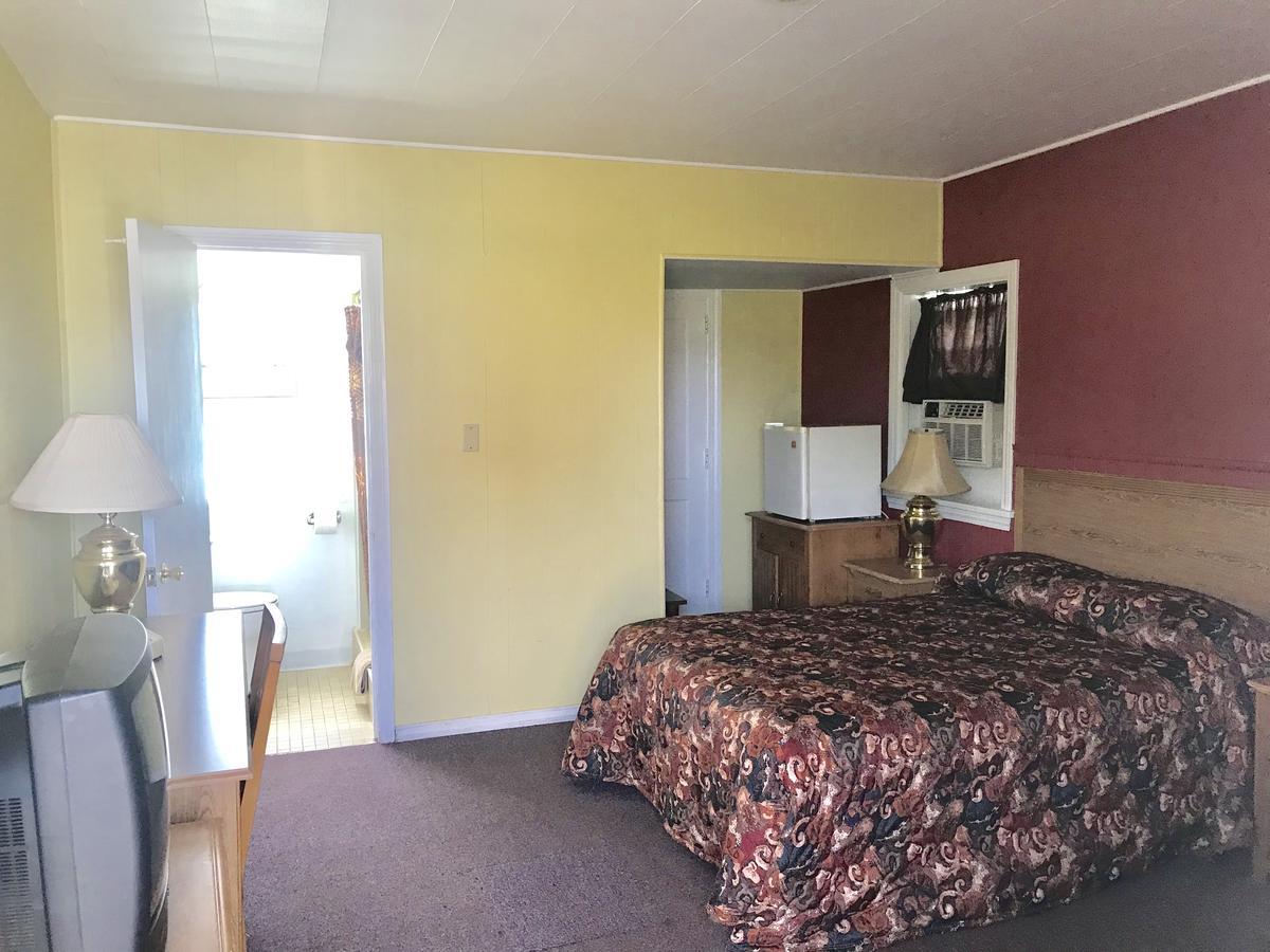 Crest Motel Bartlett Екстер'єр фото